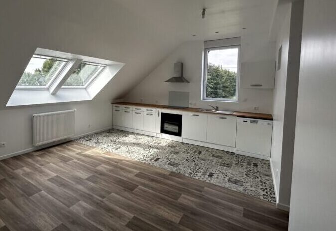 Aménagement de combles complet pour un studio. Combles aménagés en chambre avec fenêtre de toit Velux, De Sousa Home, Hauts-de-France.