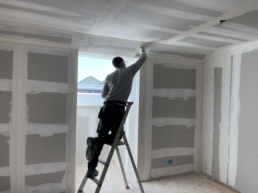 Aménagement de combles en cours pour un bureau télétravail. Une réalisation De Sousa Home dans les Hauts-de-France