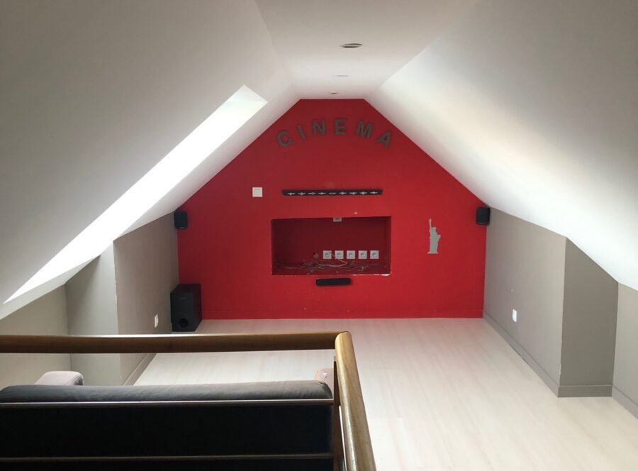 Aménagement de combles en salle de jeux pour enfants dans les Hauts-de-France. Une réalisation De Sousa Home